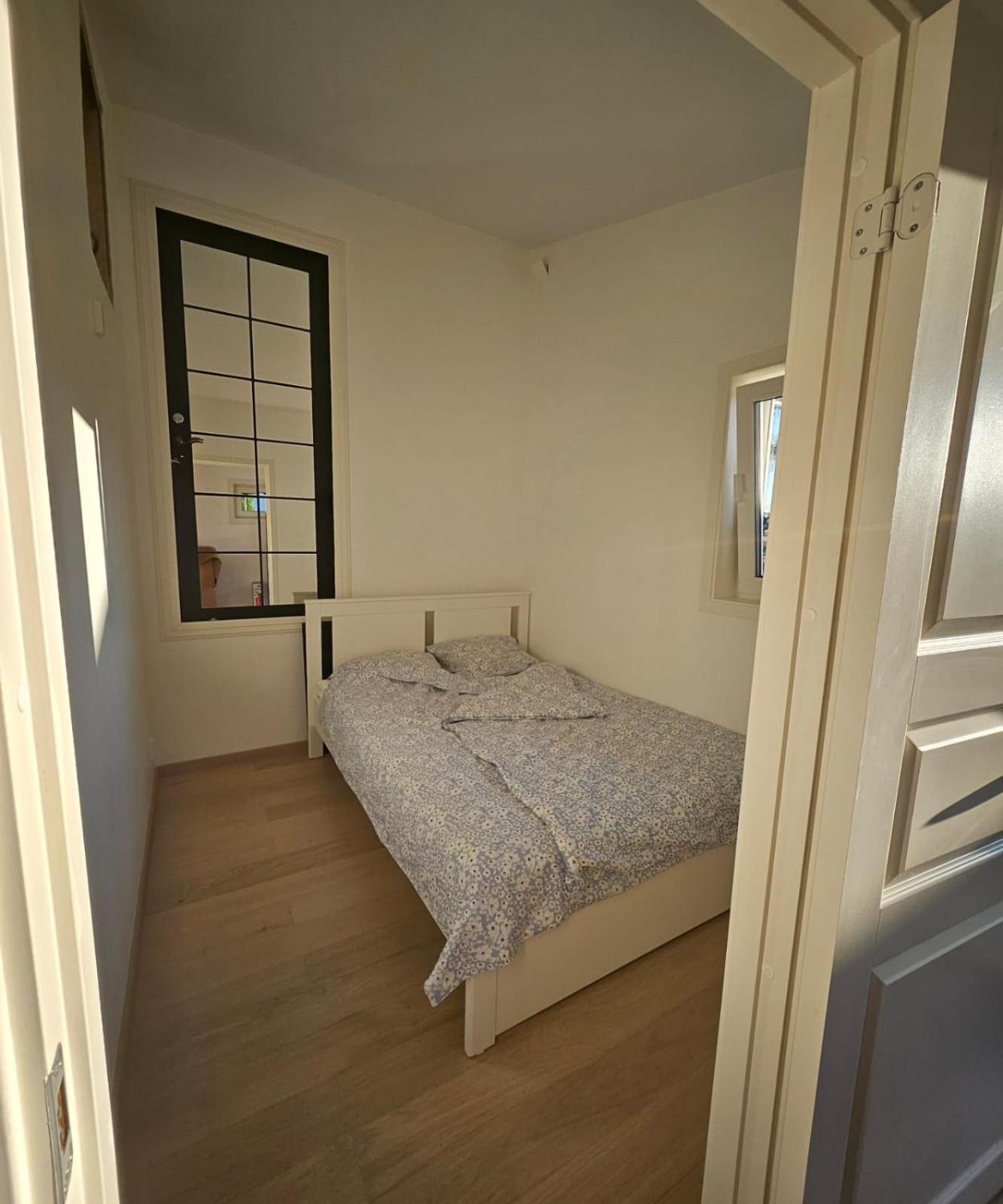 Titiblu2040 Apartment Klofta Bilik gambar